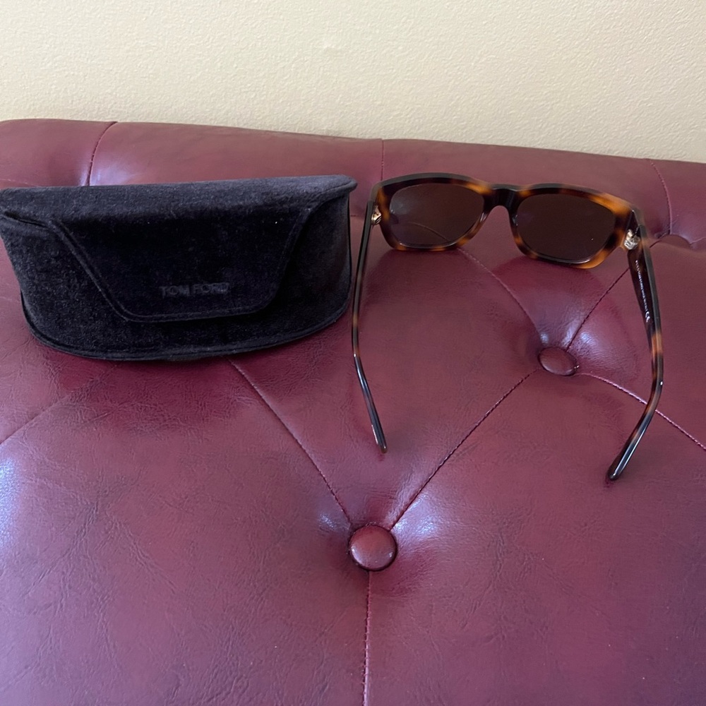 New Tom Ford Sunglasses with Case and Cloth. - Picture 3 of 11